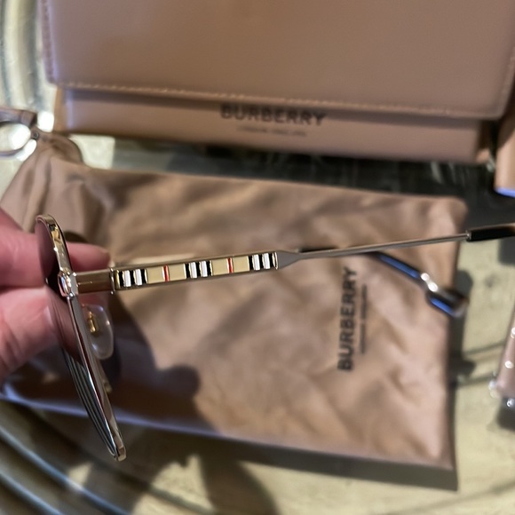 Burberry sunglasses - Picture 7 of 14